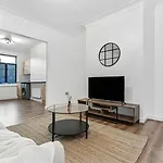 Excellent 2-Bed Flat Near Central London