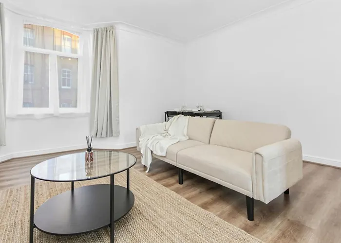 Excellent 2-Bed Flat Near Central London