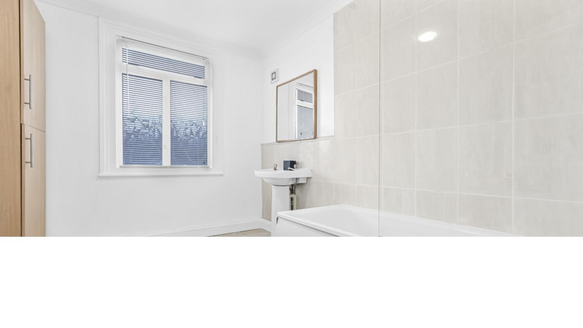 Excellent 2-bed Flat Near Appartamento *
