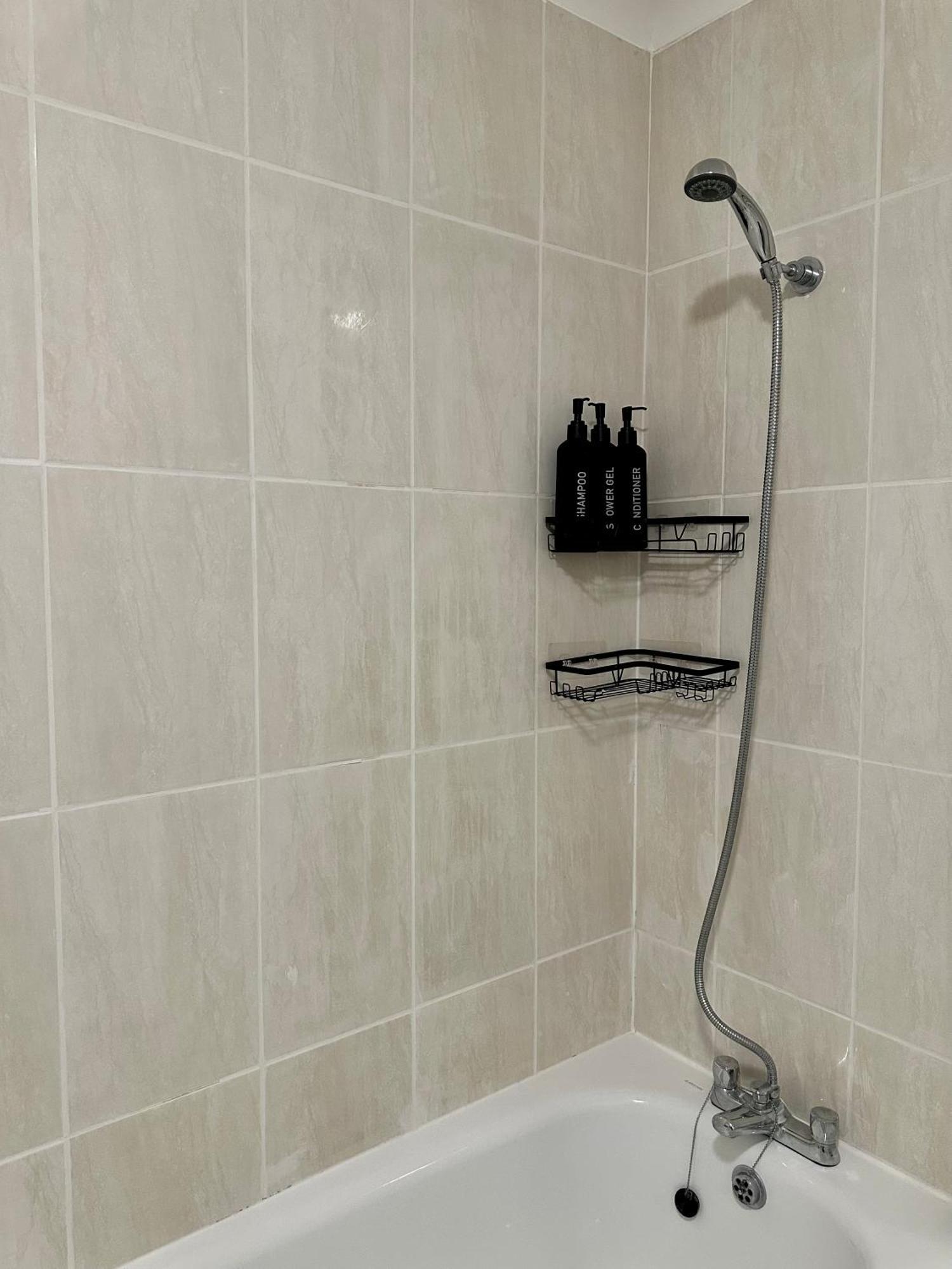 Excellent 2-bed Flat Near *